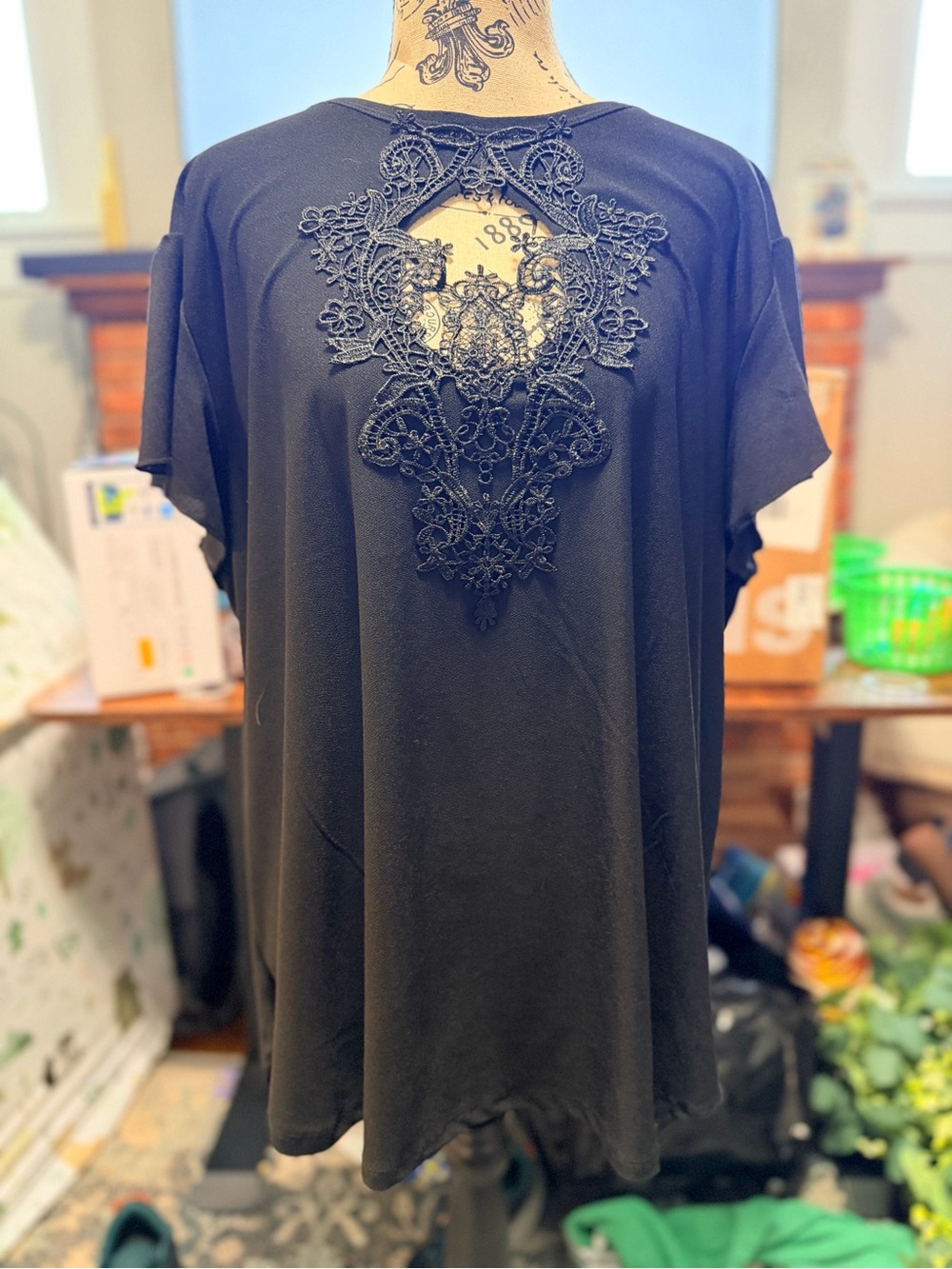 Black Women's Lace Back Short-Sleeve Top